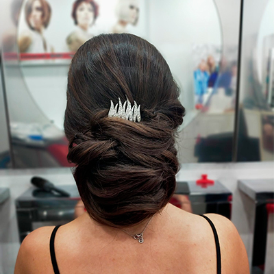 Nuestros servicios de peluquería abarcan desde el corte y peinado hasta recogidos para novias en Madrid